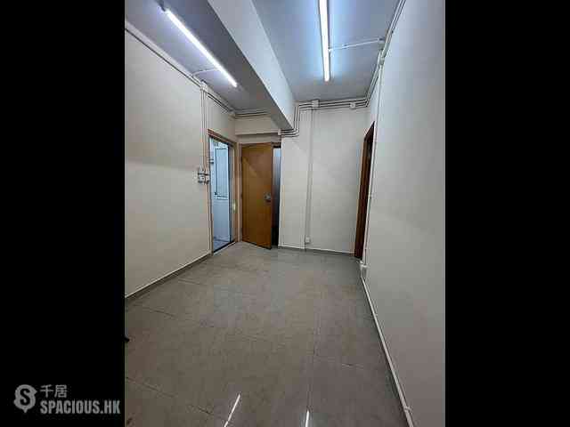 Wan Chai - Tai Tak Building 02