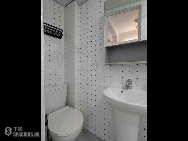 Sheung Wan - 242-244A, Queen's Road Central 10