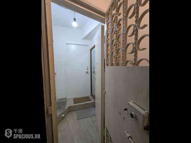 Sheung Wan - 242-244A, Queen's Road Central 12