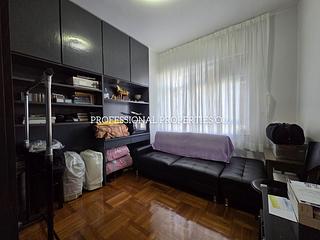 Mid Levels Central - Merry Court 05