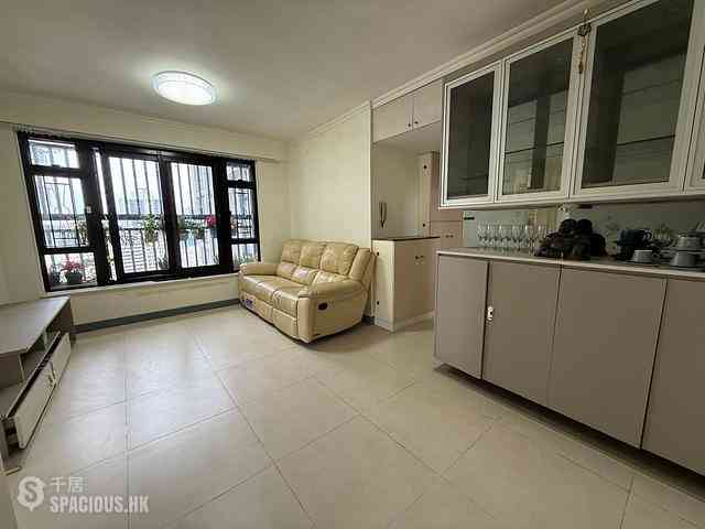 Yau Ma Tei - Prosperous Garden Block 1 01