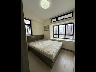 Yau Ma Tei - Prosperous Garden Block 1 03