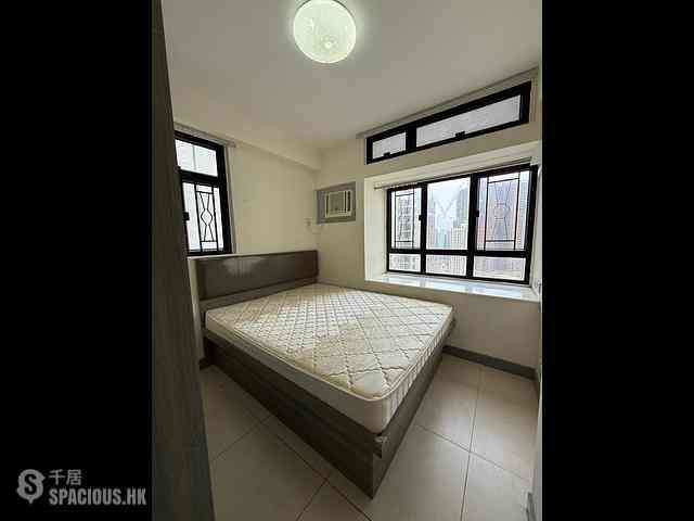 Yau Ma Tei - Prosperous Garden Block 1 03
