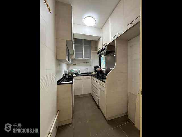 Yau Ma Tei - Prosperous Garden Block 1 06