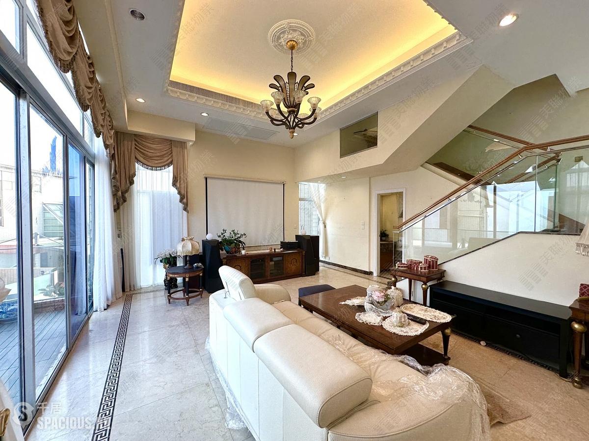 The Peak - Sunshine Villa 01