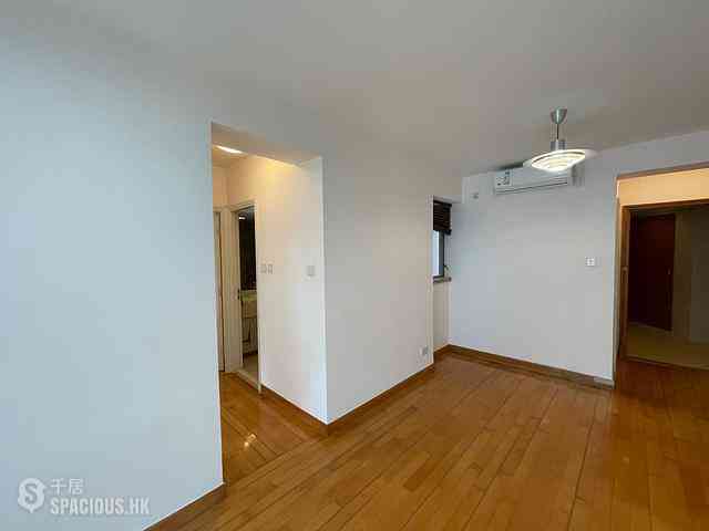 Sheung Wan - Queen's Terrace Block 3 04