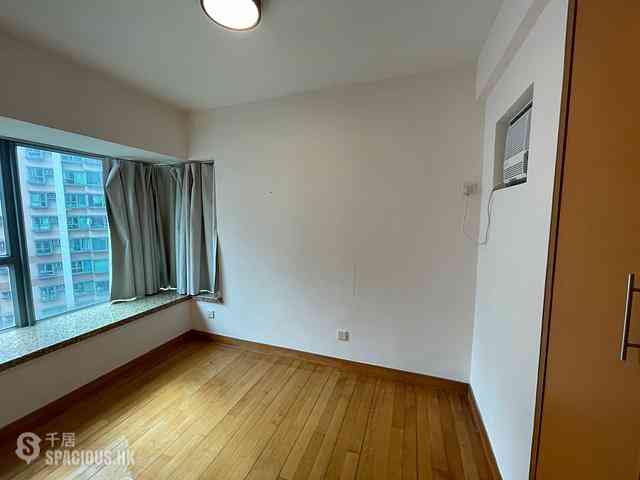 Sheung Wan - Queen's Terrace Block 3 07