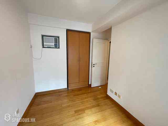 Sheung Wan - Queen's Terrace Block 3 08