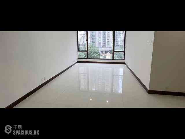 Mid Levels Central - Merry Court 01