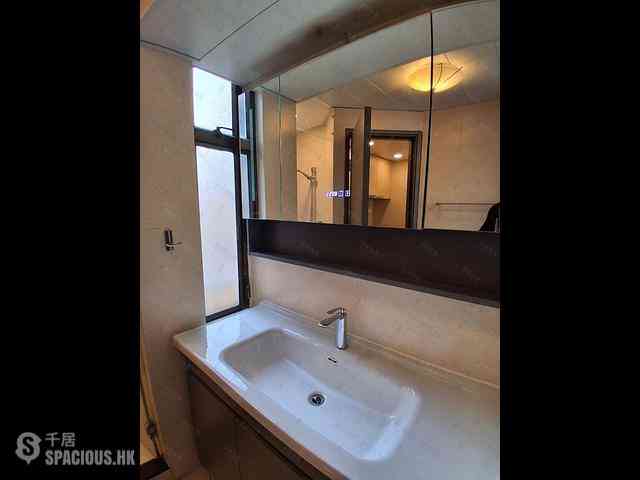 Mid Levels Central - Good View Court 06