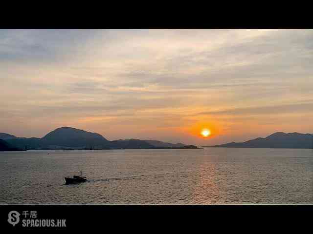 Siu Sai Wan - Island Resort Block 9 02