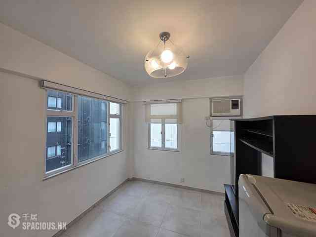 Wan Chai - Hennessy Building 01