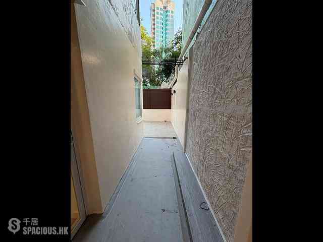 Sheung Wan - 62-64, Queen's Road West 08