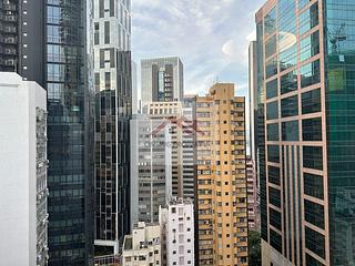 Wan Chai - Man On House 08