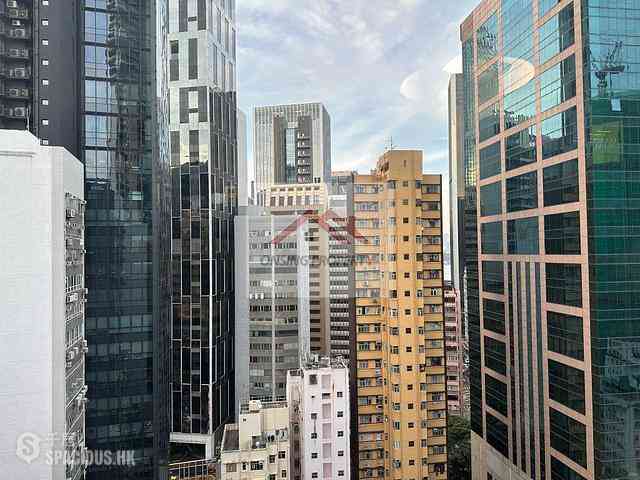 Wan Chai - Man On House 08