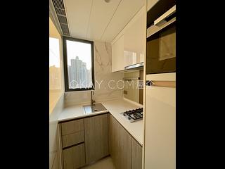Sai Ying Pun - The Queens 03