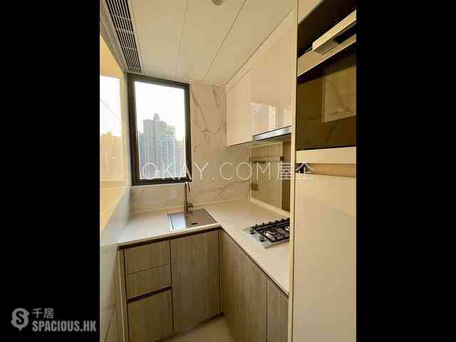 Sai Ying Pun - The Queens 03