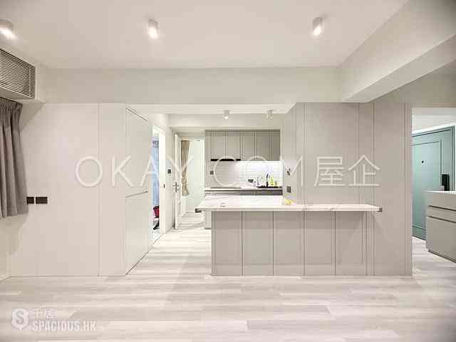 Wan Chai - Yue King Building 01