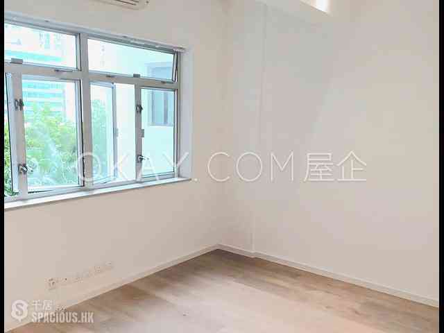Sai Ying Pun - 1C, High Street 08