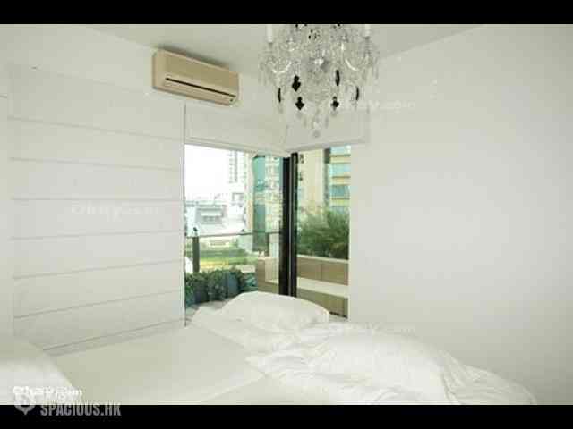West Kowloon - The Arch Star Tower (Block 2) 01