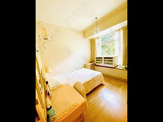 Pok Fu Lam - Villas Sorrento 06