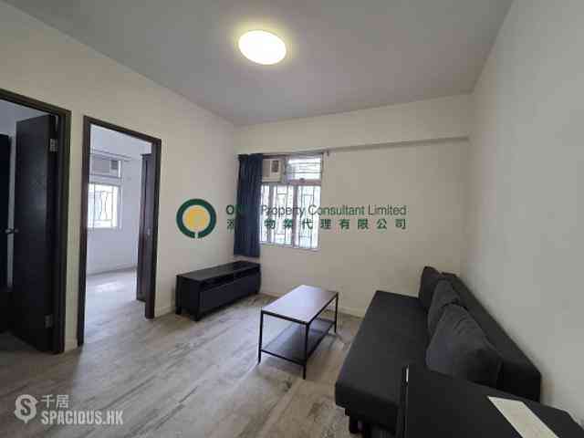 Shek Tong Tsui - Chong Yip Centre 01