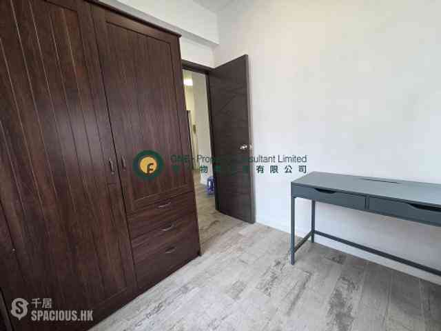 Shek Tong Tsui - Chong Yip Centre 08