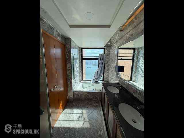 West Kowloon - The Arch Sky Tower (Block 1) 07