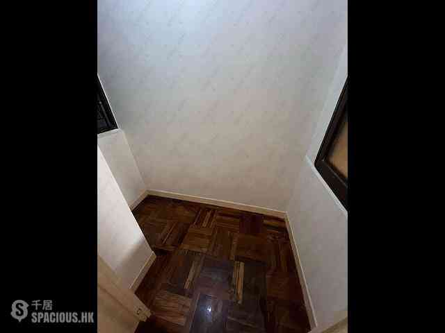 Mid Levels West - Hing Wah Mansion Block A 06