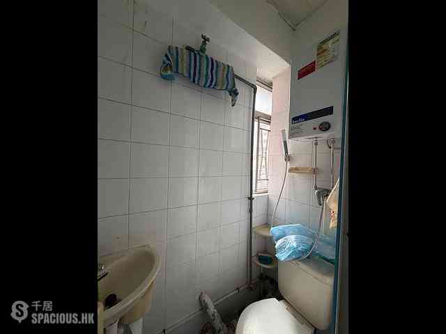 Wan Chai - Chuen Fung House 03