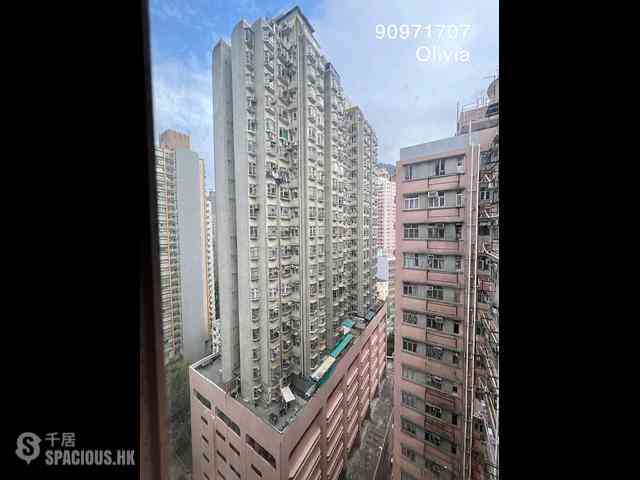 Shek Tong Tsui - Chong Yip Centre 06