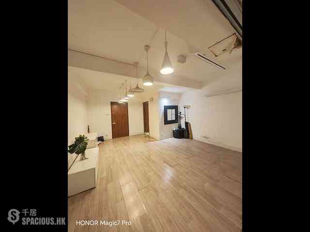 Wan Chai - Tung Kai Building 01
