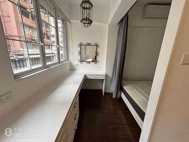 Poho - 170-172, Hollywood Road 06