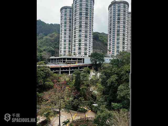 Tai Hang - Dragon Centre 01