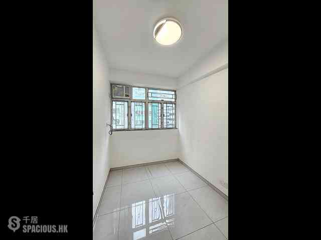 Wan Chai - Kwong Tak Mansion 02