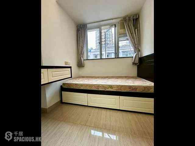 Wan Chai - Cheong Ip Building 02