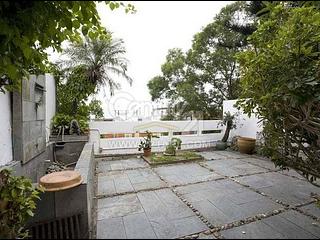 Chung Hom Kok - Cape Court 03