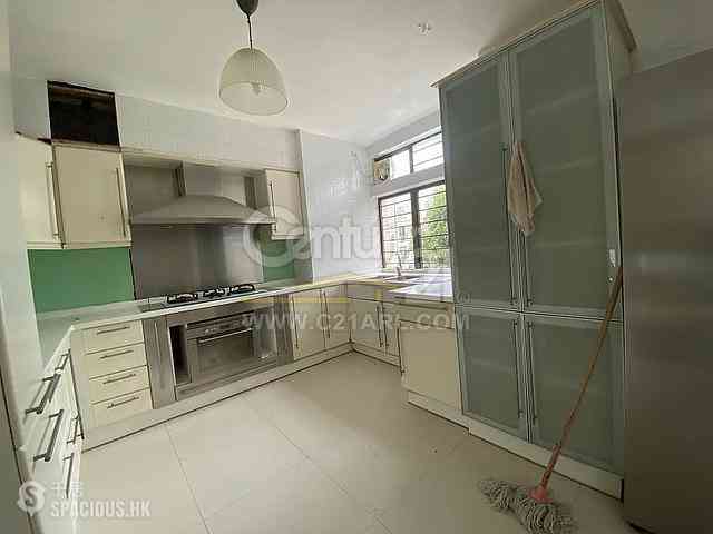 Chung Hom Kok - Cape Court 07