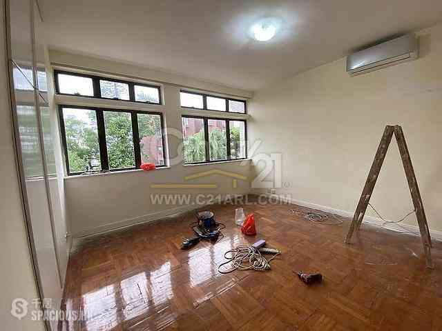 Chung Hom Kok - Cape Court 16
