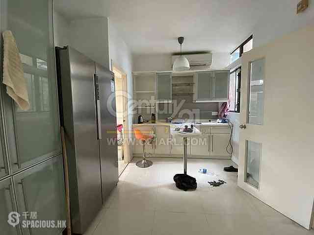 Chung Hom Kok - Cape Court 08