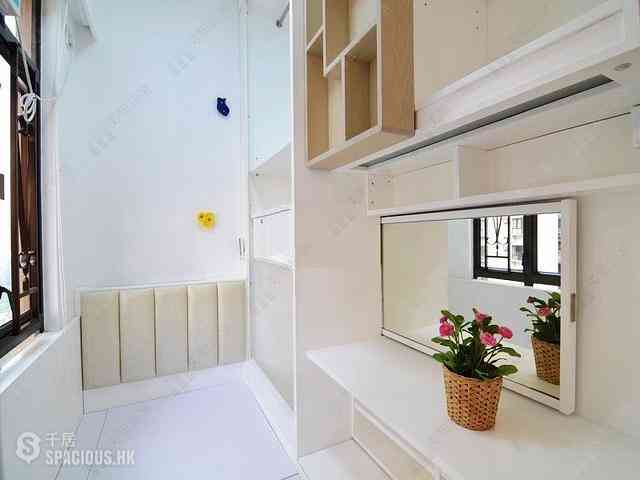 Mid Levels Central - Good View Court 07