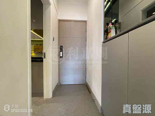 Causeway Bay - 16, Glass Street Hoi Tao Building 07