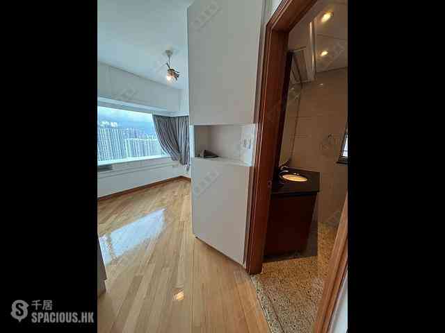 West Kowloon - Sorrento Phase 1 Block 6 06
