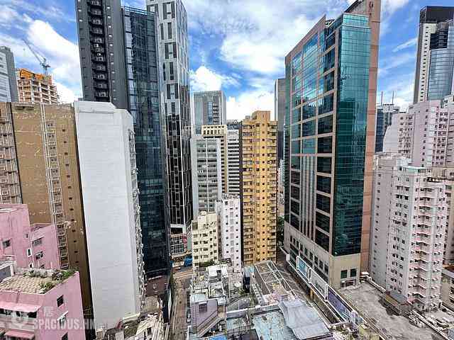 Wan Chai - Man On House 01