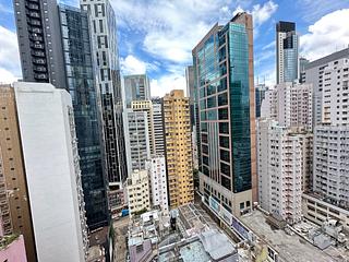 Wan Chai - Man On House 02