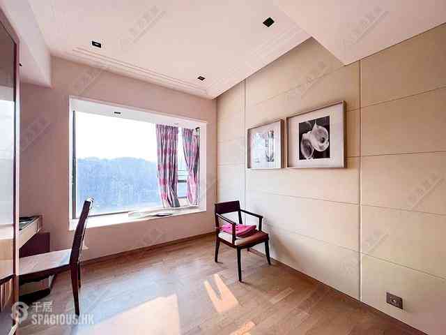 Happy Valley - Broadwood Twelve 05
