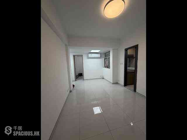 Wan Chai - Kwong Tak Mansion 01