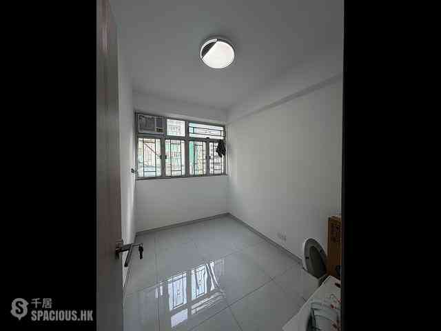 Wan Chai - Kwong Tak Mansion 02