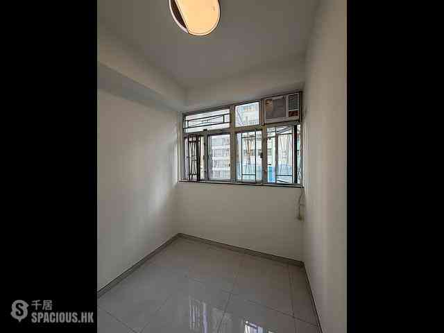 Wan Chai - Kwong Tak Mansion 06