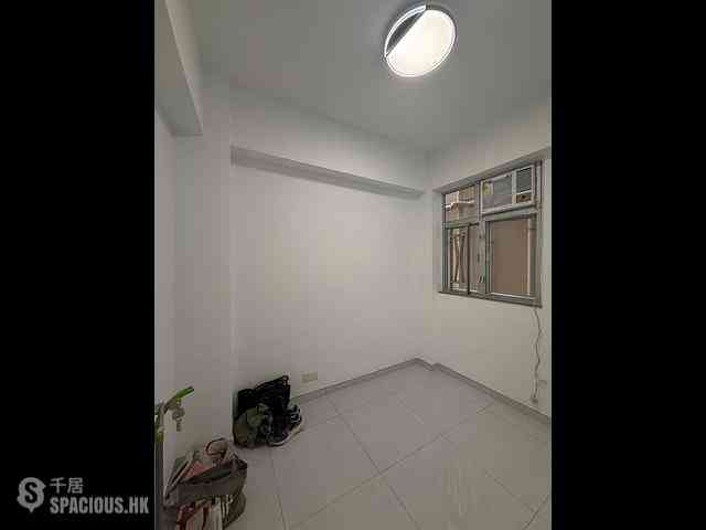 Wan Chai - Kwong Tak Mansion 04